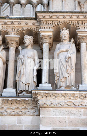 Kathedrale Notre Dame, Paris statue Skulptur und Dach detail Stockfoto