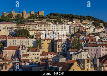 Luftbild mit Castelo de Sao Jorge in Lissabon, Portugal. Stockfoto