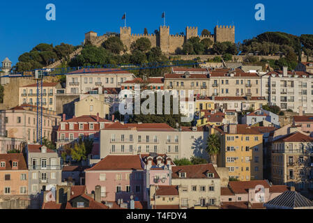 Luftbild mit Castelo de Sao Jorge in Lissabon, Portugal. Stockfoto