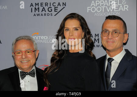 NEW YORK, NY - 15. April: Rick Helfenbein, Brooke Shields und Steven Kolb besuchen die AAFA American Image Awards 2019 im Plaza am 15. April 2019 in Stockfoto