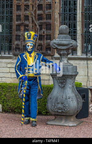 Maskierte männliche Modell während der Venezianischen Parade an der Floralia 2019 Veranstaltung auf der Burg von Grand Bigard, Brüssel, Belgien Stockfoto