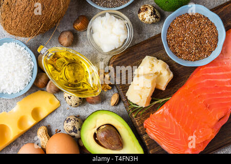 Auswahl von guten Fetten und Omega 3 Quellen. gesunde Ernährung Konzept. Ketogenic Diät. top View Stockfoto