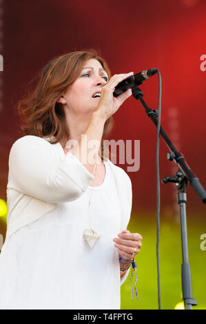 Sänger Karen Matheson der schottischen Band, Auerhahn durchführen an den Cropredy Festival, UK. August, 7, 2014 Stockfoto