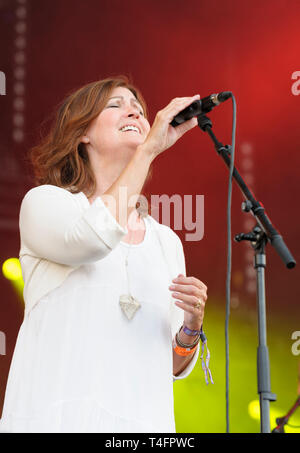 Sänger Karen Matheson der schottischen Band, Auerhahn durchführen an den Cropredy Festival, UK. August, 7, 2014 Stockfoto