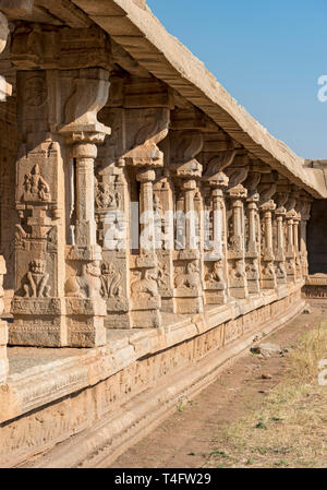 Kolonnade an Achyutaraya Tempel, Hampi, Indien Stockfoto