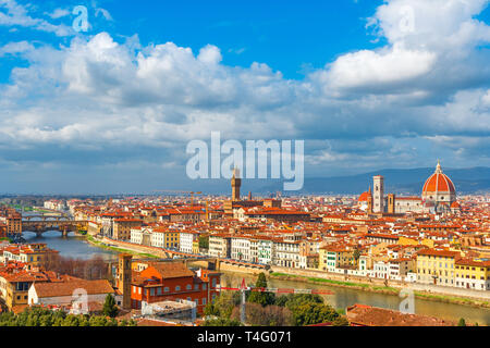 Luftaufnahme von Florenz Ponte Vecchio, Arno und der Dom von Florenz, Toskana, Italien. Skyline von Florenz Stockfoto