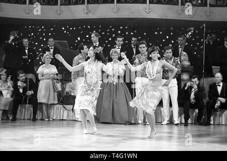 Die traditionellen Bal Paré erfolgt in München. Das Bild zeigt die Tänzer von Tahiti Ballett tanzen die Exotik Variation' Tamuré" (undatierte Archiv Bild aus 1963). | Verwendung weltweit Stockfoto