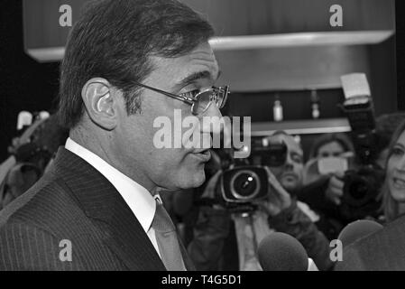 Portugal, Lissabon, Pedro Passos Coelho, Prime Minister, Politiker, Portugiesische Politik, Interview, Journalisten, Journalismus, BTL 2015, Tourismus, der portugiesischen Regierung, Schwarze und Weiße, Seitenansicht, | Verwendung weltweit Stockfoto