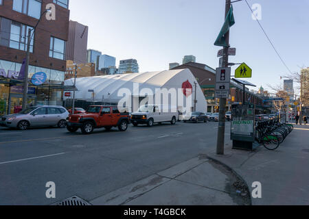 2015, National Geographic namens St Lawrence Markt in Toronto "World's Best Food Market". Es ist in der Altstadt und ein Muss, wenn Sie die Website besuchen. Stockfoto