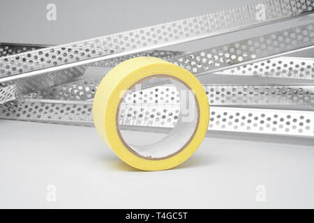 Farbigem Klebeband, Klebeband isoliert, Klebstoffe, Zubehör für zu Hause und bei der Arbeit Gebäude Repair Tool. Stockfoto