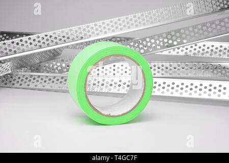 Farbigem Klebeband, Klebeband isoliert, Klebstoffe, Zubehör für zu Hause und bei der Arbeit Gebäude Repair Tool. Stockfoto