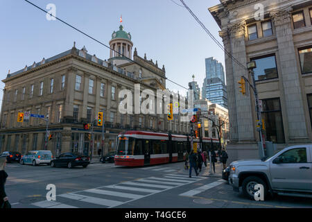 Der Schnittpunkt der König & Jarvis st gehört zu der Altstadt - das erste Viertel von Toronto. Es gibt viele historische Gebäude, die man gesehen haben muss! Stockfoto