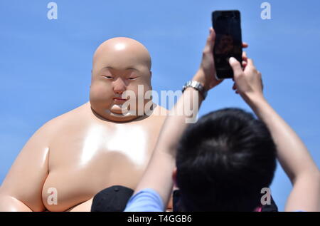 Sydney, Australien - Nov 4, 2018. Mu Boyan: Horizont. Skulptur am Meer entlang der Bondi, Coogee Spaziergang entlang der Küste ist der weltweit größte frei der Publi Stockfoto