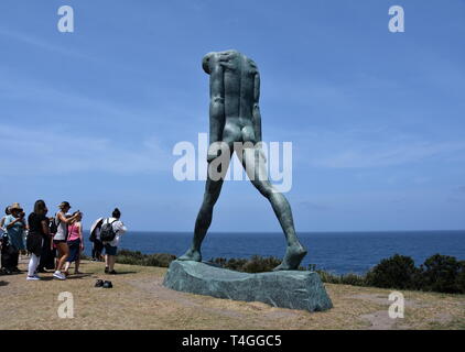 Sydney, Australien - Nov 4, 2018. Wei Wang: Wandern. Skulptur am Meer entlang der Bondi, Coogee Spaziergang entlang der Küste ist der weltweit größte frei der Publi Stockfoto