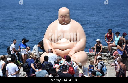 Sydney, Australien - Nov 4, 2018. Mu Boyan: Horizont. Skulptur am Meer entlang der Bondi, Coogee Spaziergang entlang der Küste ist der weltweit größte frei der Publi Stockfoto