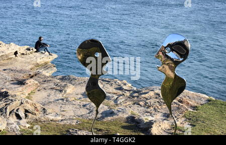 Sydney, Australien - Oct 23, 2018. Hugh McLachlan: Narzissen Schreien, Echo Schreien. Skulptur am Meer am Bondi ist der weltweit größte frei, die Pu Stockfoto