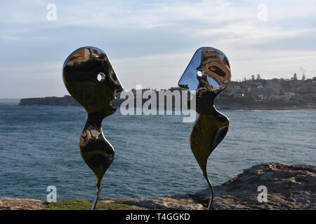 Sydney, Australien - Oct 23, 2018. Hugh McLachlan: Narzissen Schreien, Echo Schreien. Skulptur am Meer am Bondi ist der weltweit größte frei, die Pu Stockfoto