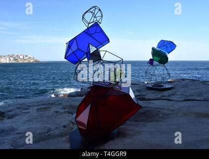 Sydney, Australien - Oct 23, 2018. Alessandra Rossi: Cairn. Skulptur am Meer entlang der Bondi, Coogee Spaziergang entlang der Küste ist der weltweit größte frei. Stockfoto