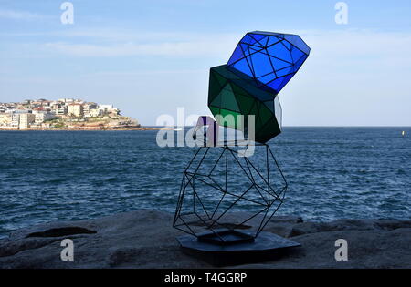 Sydney, Australien - Oct 23, 2018. Alessandra Rossi: Cairn. Skulptur am Meer entlang der Bondi, Coogee Spaziergang entlang der Küste ist der weltweit größte frei. Stockfoto