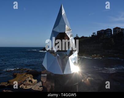 Sydney, Australien - Oct 23, 2018. Penelope Forlano: Kontrapunkte. Skulptur am Meer entlang der Bondi, Coogee Spaziergang entlang der Küste ist der weltweit größte fr Stockfoto