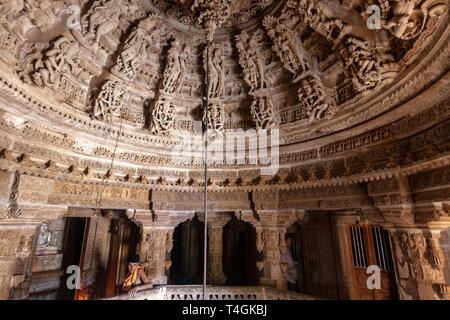 Heiliger Mann in Chandraprabhu Jain Tempel Jaisalmer, Rajasthan, Indien Stockfoto