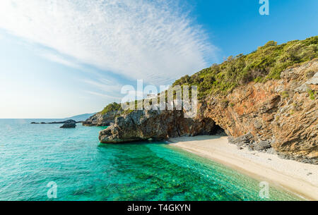 Sommer Landschaft mit Strand Mylopotamos, Pilion, Griechenland Stockfoto