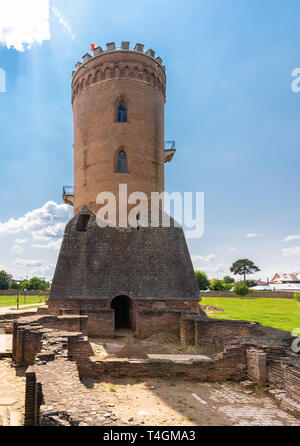 Die Chindia Turm (Turnul Chindiei) und Ruinen der mittelalterlichen Festung Targoviste, Rumänien Stockfoto