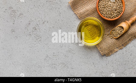 Hanf ätherisches Öl und Samen Stockfoto