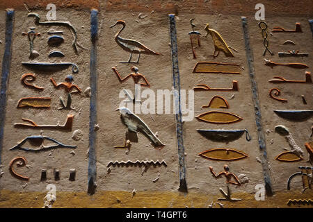 Luxor, Ägypten: Detail der Gestaltungsarbeit im Grab KV 2, der Grabstätte des Pharaos Ramses IV. im Tal der Könige, auf der West Bank von den Nil. Stockfoto