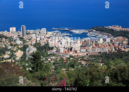 Monaco, Port Hercules, La Condamine, Monte Carlo, Le Rocher (Rock), Cote d'Azur, Mittelmeer, Europa Stockfoto