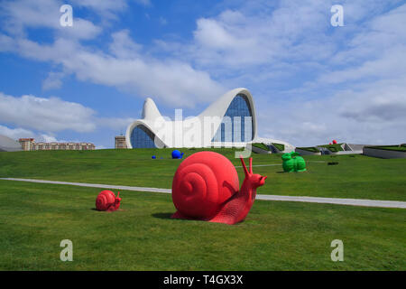 Baku. Aserbaidschan - 10. September - 2016: Heydar Aliyev Center Museum in Baku, Aserbaidschan. Kosmische Architektur von Zaha Hadid Architekten. Moderne kulturelle c Stockfoto