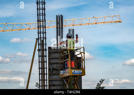 Bauarbeiter auf hohes Gebäude. Stockfoto
