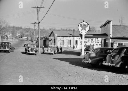 Oldtimer aus den 1930er und 1940er Jahren in ein Foto aus der Zeit vorgestellt Stockfoto