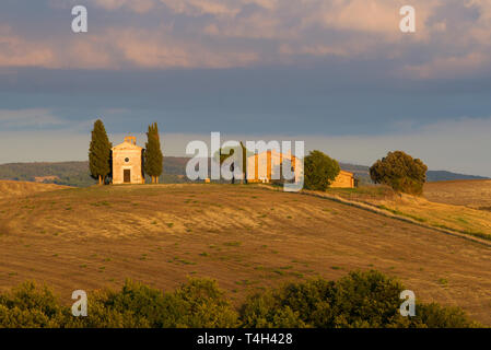 Toskana, Italien, 23. SEPTEMBER 2017: Kapelle della Madonna di Vitaleta auf einem September Abend Stockfoto