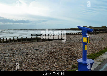 Ein Teleskop auf Littlehampton Strand Stockfoto