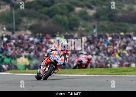 Valencia/Spanien - 11/17/2018 - Italienische Mannschaftskameraden an Ducati - #04 Andrea Dovizioso und #51 Manuele Pirro im Qualifying für den Valencia GP bei Ricard Stockfoto