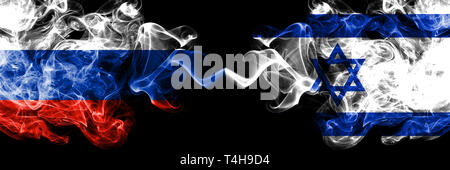 Russische vs Israel, israelische Rauch Flaggen nebeneinander. Dicke farbige seidig Rauch Flagge von Russland und Israel, Israelische Stockfoto