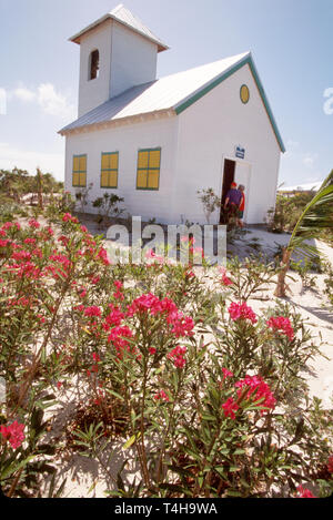 Bahamas, Bahama-Inseln, Atlantischer Ozean, Wasser, Westindien, Halbmondkaya, Kirche im bahamischen Stil, Religion, Glaube, Gottesdienst, Gotteshaus, Christ, Priva Stockfoto