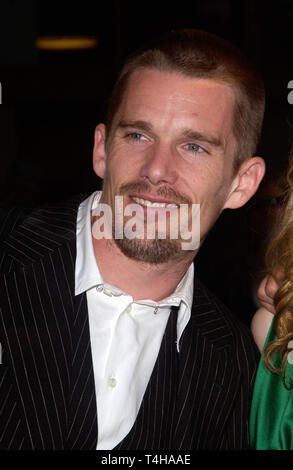 LOS ANGELES, Ca. Juni 23, 2004: Schauspieler Ethan Hawke am Los Angeles Premiere seines neuen Films vor Sonnenuntergang. Stockfoto