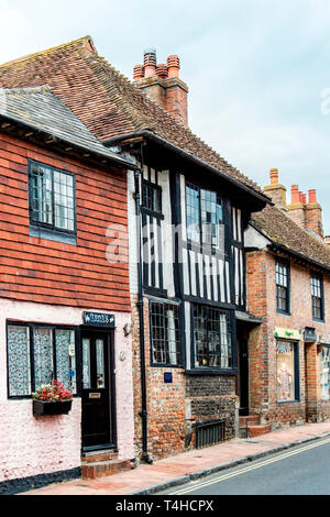 Alfriston (Sussex, England): Highstreet - Geschäfte und Restaurant Stockfoto