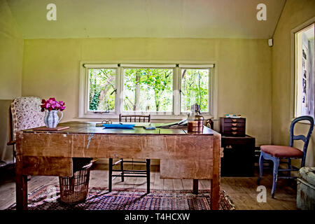 Mönche Haus (Rodmell, Sussex, England: Schreiben Zimmer im Garten der ehemaligen Heimat von Virginia Woolf - ein Zimmer des Eigenen, Stockfoto