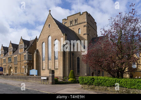 Fassade der Kathedrale der Gottesmutter Maria und dem Hl. Thomas von Canterbury, Northampton, Großbritannien Stockfoto