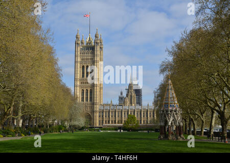 Victoria Tower von Victoria Tower Gardens, Westminster, London gesehen. Stockfoto