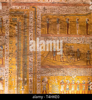 Hieroglyphen an der Wand im Tal der Könige in Luxor, Ägypten Stockfoto