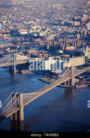 Brooklyn Bridge vom Original World Trade Center Observatory, 1996, New York City, USA Stockfoto