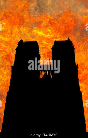Beleuchtete Silhouette der Brand in der französischen gotischen Kathedrale von Notre Dame in Paris, Frankreich, im April 2019. Unsere Liebe Frau von Paris Kirche. Zentralen Stockfoto