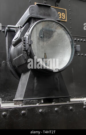 Alte Lampe auf der Dampflok. Retro Licht in den vorderen Teil des Zuges. Stockfoto
