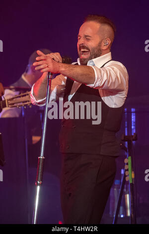 Brighton, UK. 16 Apr, 2019. Brighton, UK. Dienstag, 16. April 2019. Alfie Boe im Brighton Dome, Kredit: Jason Richardson/Alamy leben Nachrichten Stockfoto