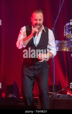 Brighton, UK. 16 Apr, 2019. Brighton, UK. Dienstag, 16. April 2019. Alfie Boe im Brighton Dome, Kredit: Jason Richardson/Alamy leben Nachrichten Stockfoto