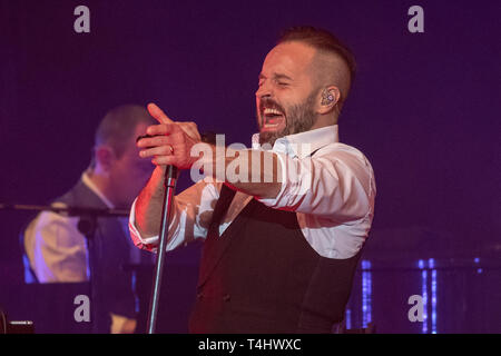 Brighton, UK. 16 Apr, 2019. Alfie Boe im Brighton Dome, Kredit: Jason Richardson/Alamy leben Nachrichten Stockfoto